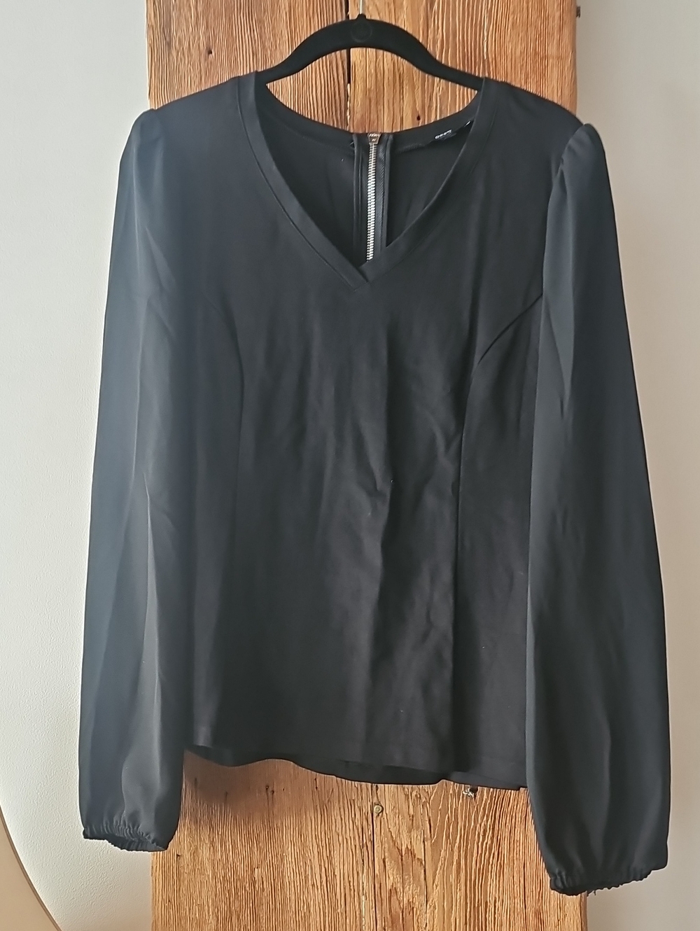 DREW Black V-Neck Long Sleeve Blouse Sz L NWOT
